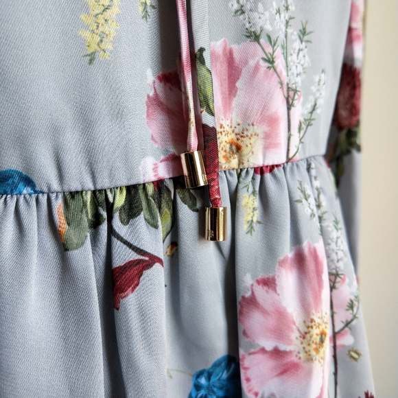 🍒NWT🍒 TED BAKER LIGHT GRAY FLORAL PRINT DRESS - Picture 5 of 10